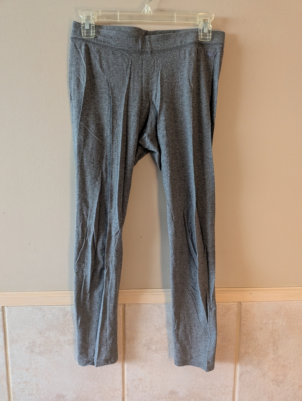 VS PINK, Lightweight 3/4 Length Leggings, Grey, Size M
